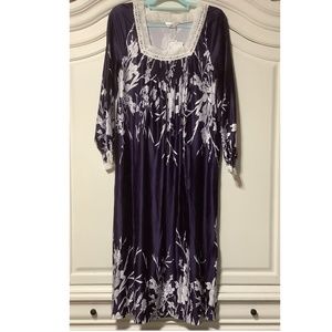 NWT Aviier size S ladies Purple & white long Caftan type dress, soft eyelet trim